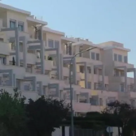 Apartment Fabulous With Large Pool Near Beach