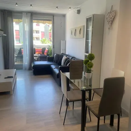 Fabulous With Large Pool Near Beach