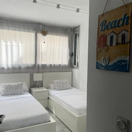 Fabulous With Large Pool Near Beach * Denia